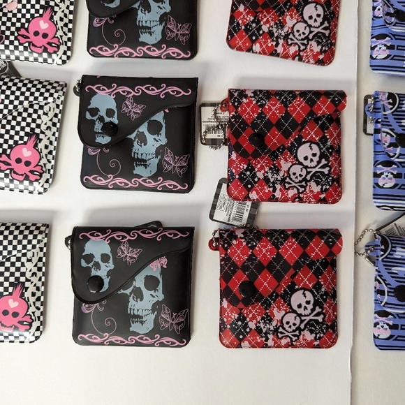 Wholesale Lot Of 30 Pcs PUNK GOTH PORTABLE ASHTRAY COIN MINI PURSE KEYCHAIN - Picture 3 of 6